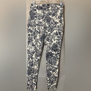 HUE Tuscan Floral Ultra Soft Denim High Waist Leggings Size M (NWOT)
